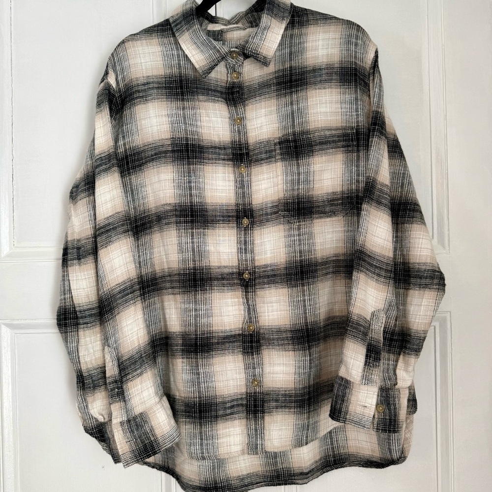 American Eagle Outfitters Cream & Black Plaid Flannel Button Down Shirt - XL